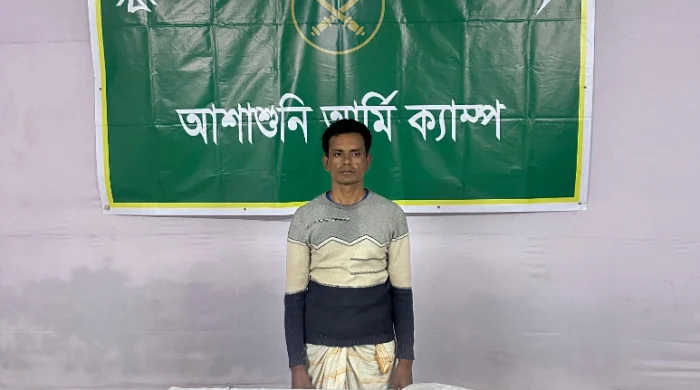 আশাশুনি সেনাবাহিনীর সাহসী অভিযানে কুখ্যাত মাদক ব্যবসায়ী ‘ডালিম’ আটক