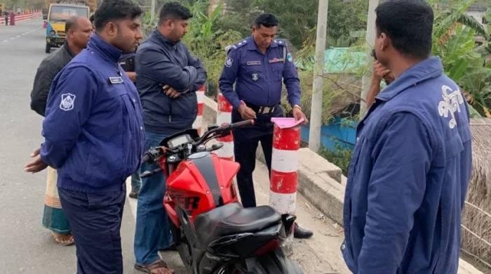 আশাশুনিতে পুলিশের কঠোর চেকপোস্ট ও টহল কার্যক্রম