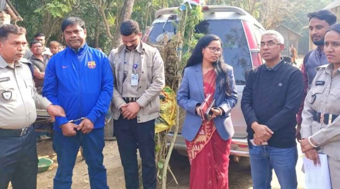 নড়াইলে গাঁজার গাছসহ দুইজন গ্রেপ্তার ভ্রাম্যমাণ আদালতে জেল জরিমানা