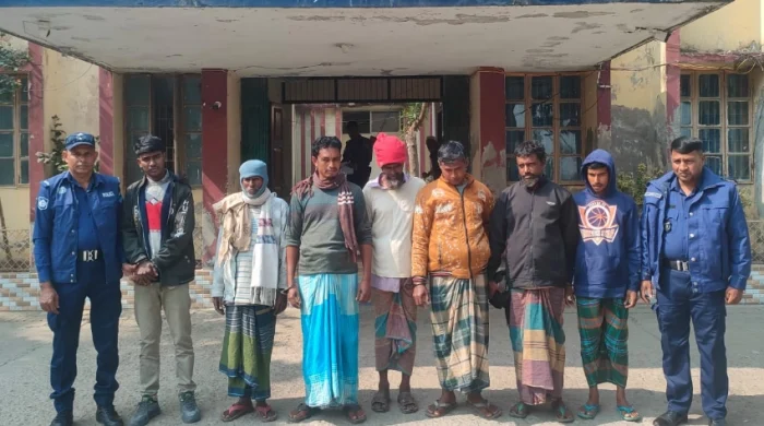 আশাশুনিতে থানা পুলিশের অভিযানে ছয় জুয়াড়ীসহ এক মাদক ব্যবসায়ী গ্রেফতার