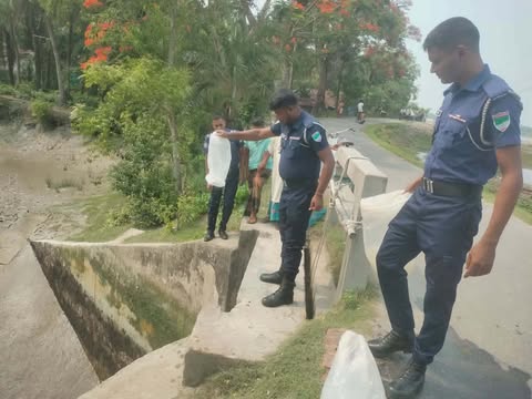 দেবহাটায় পুলিশের অভিযানে আটক ভারতীয় রেনু খালে অবমুক্ত