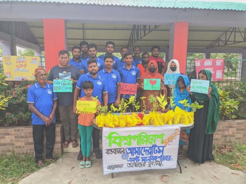 দেবহাটায় বিশ্ব পরিবেশ দিবসে আমাদের টিমের চারা বিতরন ও পরিচ্ছন্নতা অভিযান