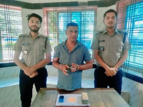বগুড়ার শিবগঞ্জে ১৪৮ পিস ই'য়া'বা'সহ মা'দ'ক কা'রবারি গ্রে'ফতা'র