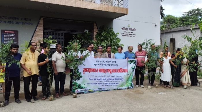 পাইকগাছায় বৃক্ষরোপণ ও ‘গাছের গল্প বলা’ অভিযান