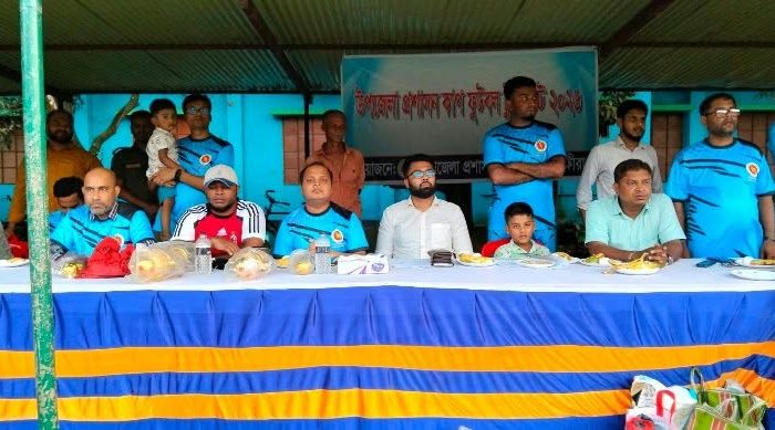 দেবহাটা উপজেলা প্রশাসন কাপ ফুটবল টুর্নামেন্টের ফাইনালে থানা বিজয়ী