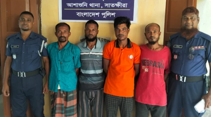 আশাশুনিতে পুলিশের অভিযানে ইয়াবাসহ গ্রেফতার ৪