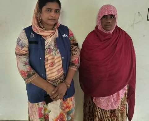 দেবহাটায় এসআরবি এর অভিযানে প্রায় ৭শত বোতল উইনকেরেক্স মাদকসহ ১ মহিলা আটক, মামলা