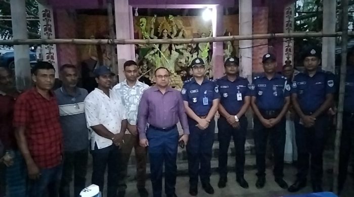 আশাশুনির বিভিন্ন দুর্গাপূজা মন্ডপ পরিদর্শনে পুলিশ সুপার আবু সালেহ মোঃ আশরাফুল আলম